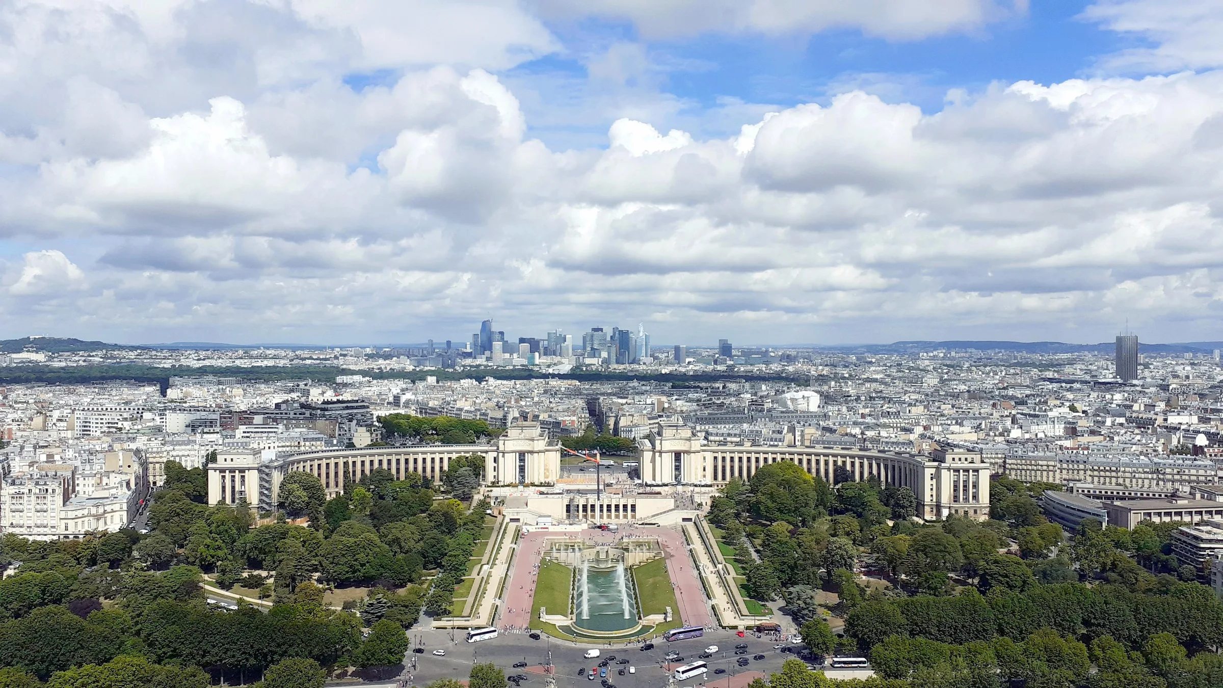 Paris, le Champ-de-Mars et La Défense