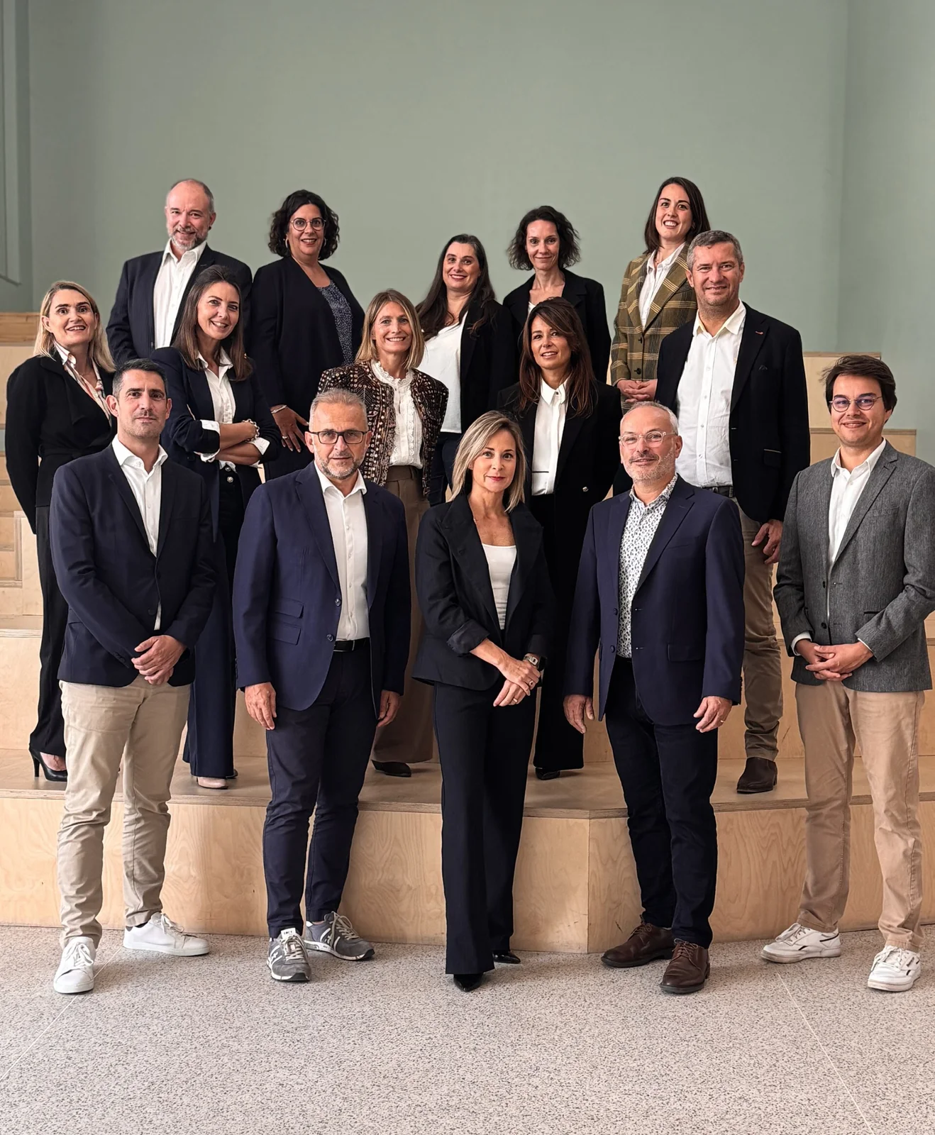 L'équipe Metronome Partners réunie sur des gradins