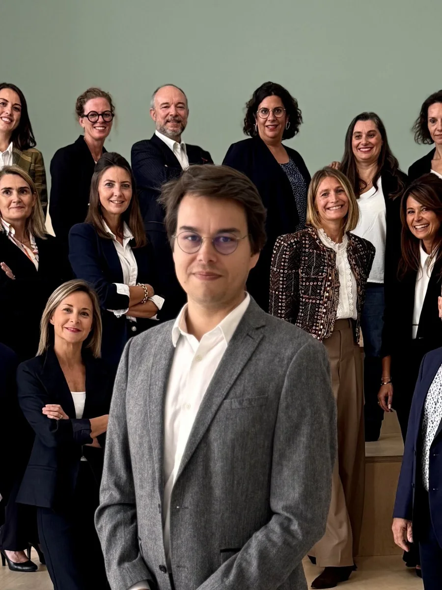 Guillaume Lemoult, directeur du cabinet de Rambouillet, devant l'équipe Metronome Partners